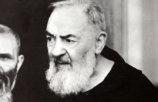 Kako je Padre Pio tijekom Svete mise ponudio svoj život za ozdravljenje malog Rockyja