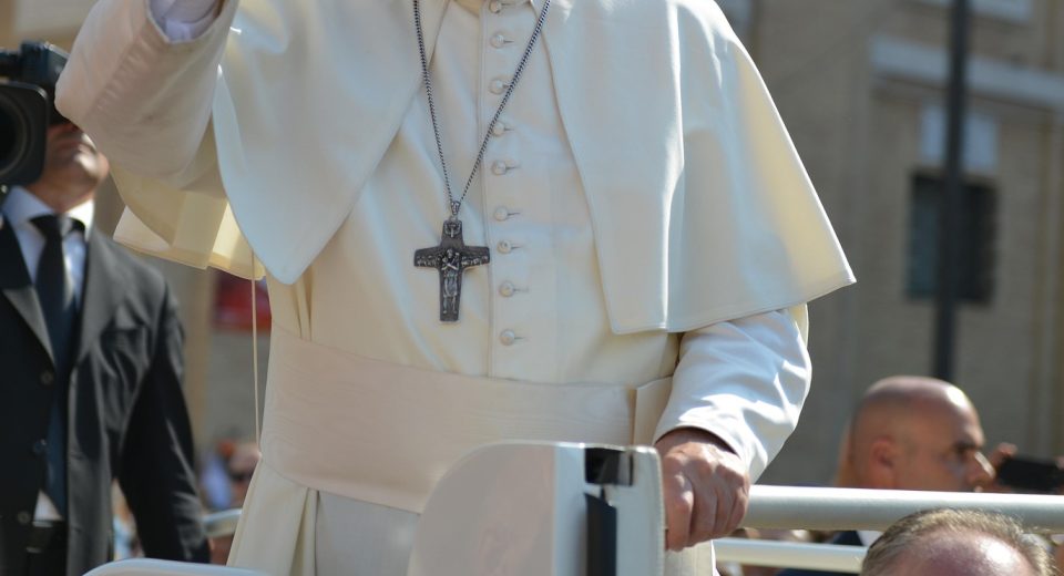 Papa Isusovac prvi preminuo